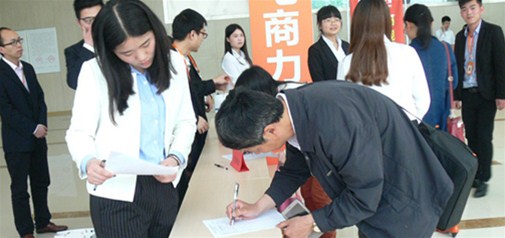 咸安經(jīng)濟開(kāi)發(fā)區“天助網(wǎng)互聯(lián)網(wǎng)+培訓”引爆區科技活動(dòng)周